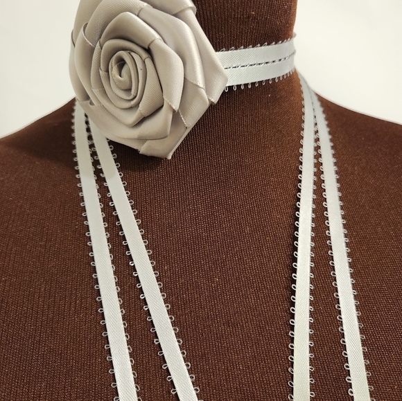 Hand Crafted Floral Choker Necklace Grey Wrap Choker Necklace Ribbon Tie - Picture 5 of 7